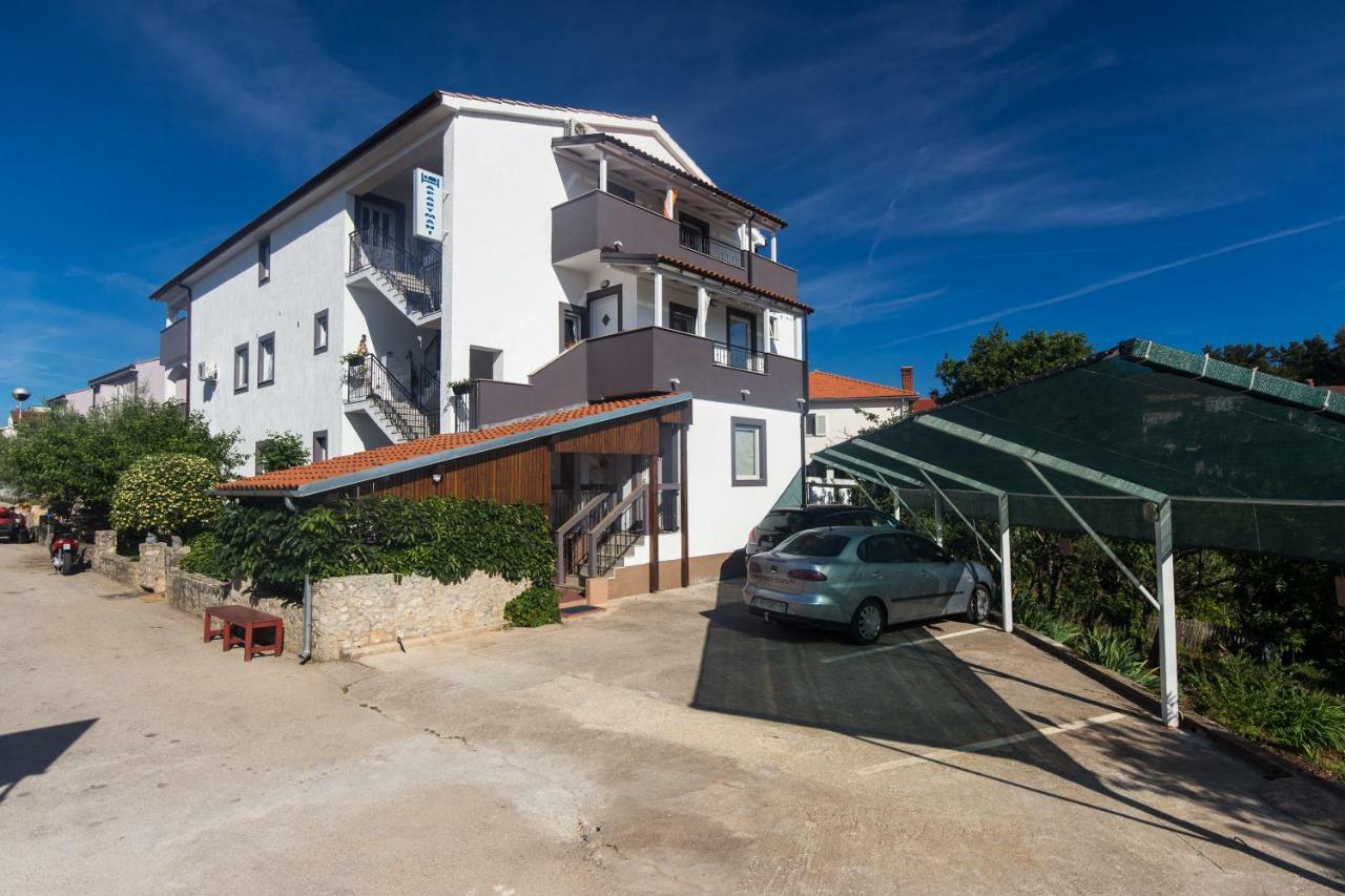Apartments Hajl Крк Экстерьер фото
