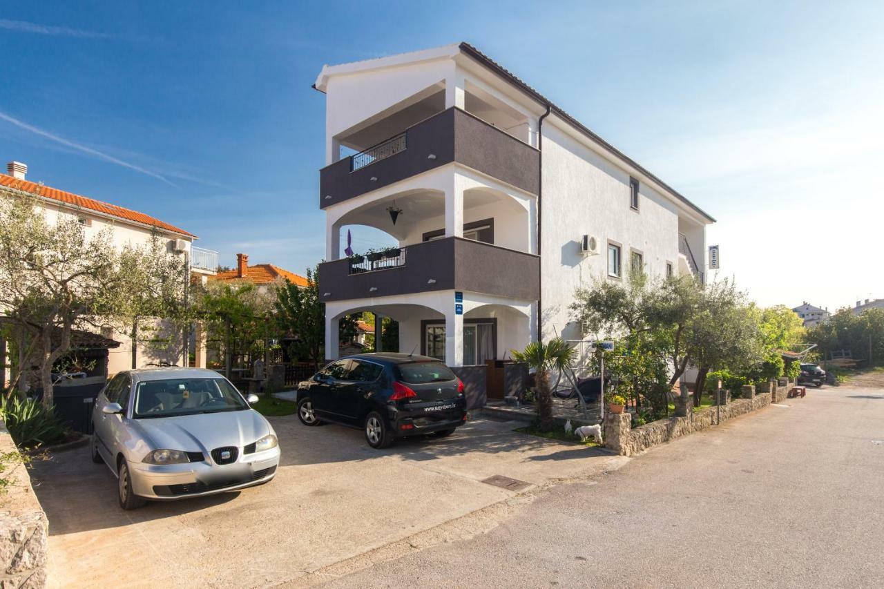 Apartments Hajl Крк Экстерьер фото